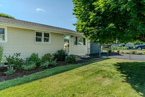 45 Armanella St, Chicopee, MA 01020 photo 2