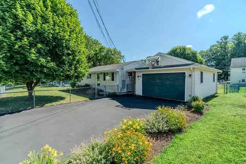 45 Armanella St, Chicopee, MA 01020 photo 3