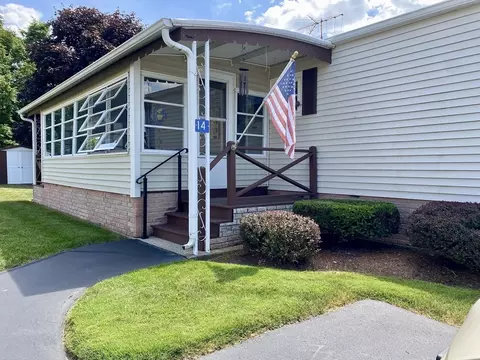 14 Elliott Dr, Plainville, MA 02762
