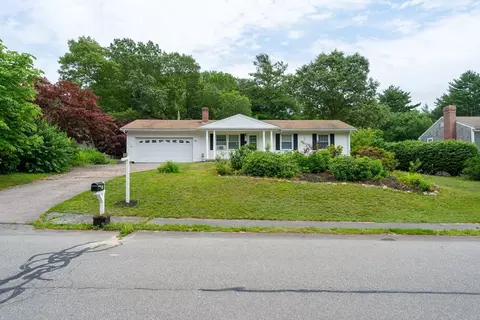 74 Huntington Rd, Plymouth, MA 02360