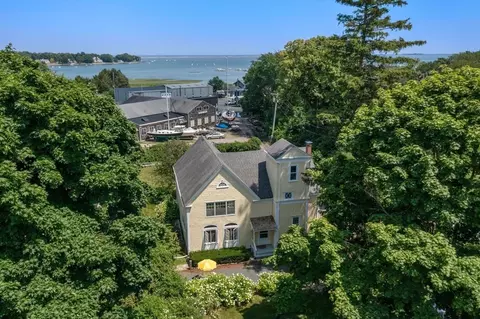 555 Washington St, Duxbury, MA 02332