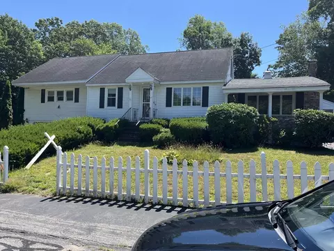 57 Oak Ter, Dracut, MA 01826