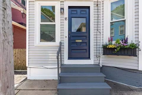 16 Charter St #A, Newburyport, MA 01950