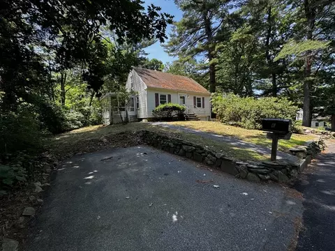 6 County Rd, Andover, MA 01810