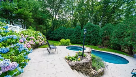 55 Baileys Ct, Haverhill, MA 01832
