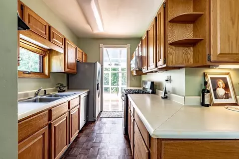 136 Bowdoin St, Springfield, MA 01109 photo 10