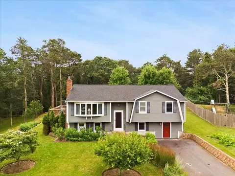 24 Eel River Cir, Plymouth, MA 02360