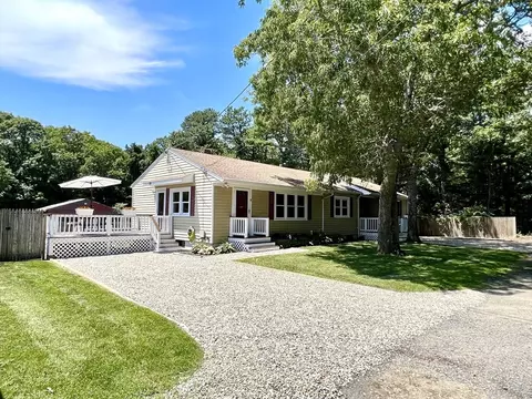 4 Sonnys Dr, Wareham, MA 02571 photo 2