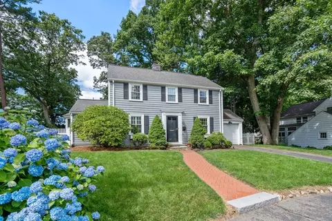 4 Earle Rd, Wellesley, MA 02481