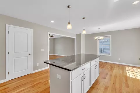 30 Irvington St, Springfield, MA 01108 photo 17