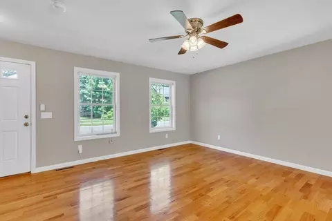 30 Irvington St, Springfield, MA 01108 photo 6