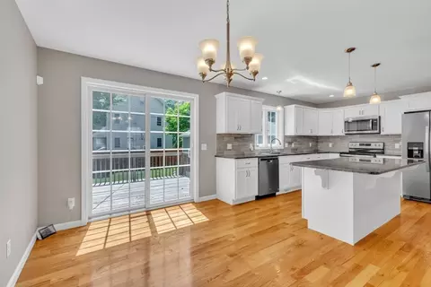 30 Irvington St, Springfield, MA 01108