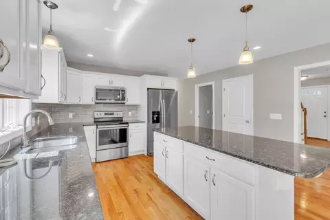 30 Irvington St, Springfield, MA 01108 photo 13