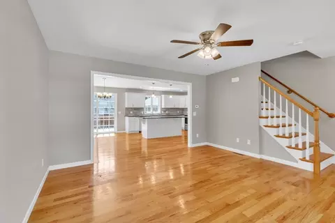 30 Irvington St, Springfield, MA 01108 photo 9