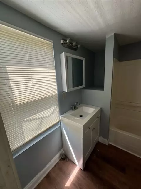 Bath - 26 Pine Street Ct, Springfield, MA 01105 photo 1 of 1