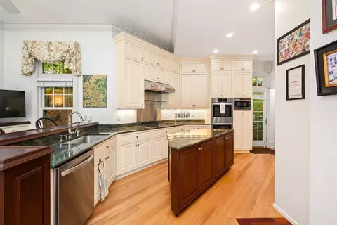 41 Everett St, Newton, MA 02459 photo 11