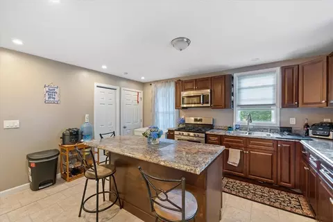 19 Schofield Ave, Dudley, MA 01571 photo 4