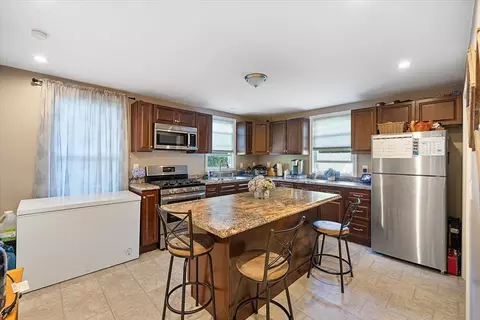 19 Schofield Ave, Dudley, MA 01571 photo 5