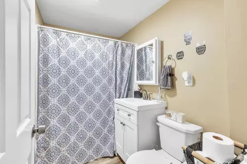 Bath - 115 Ranney St, Springfield, MA 01108 photo 1 of 2