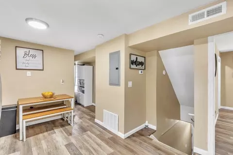 Entry Way - 115 Ranney St, Springfield, MA 01108 photo 6 of 7