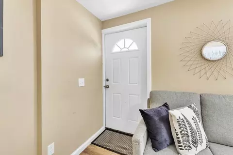 Entry Way - 115 Ranney St, Springfield, MA 01108 photo 5 of 7