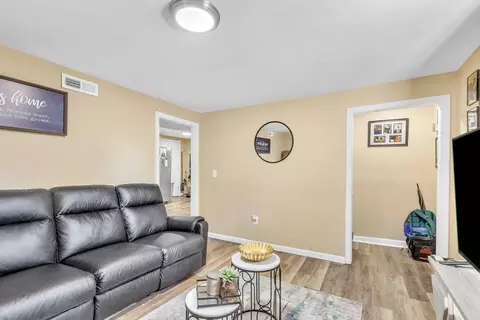Entry Way - 115 Ranney St, Springfield, MA 01108 photo 1 of 7