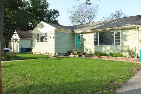 21 Pembroke Ave, Attleboro, MA 02703