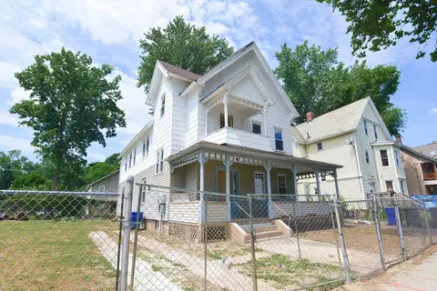 54 Hebron St, Springfield, MA 01107 photo 3