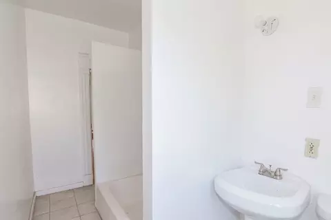 54 Hebron St, Springfield, MA 01107 photo 14