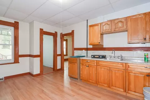 54 Hebron St, Springfield, MA 01107 photo 9