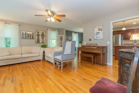 247 Cabinet St, Springfield, MA 01129 photo 18