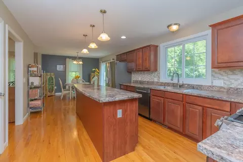 247 Cabinet St, Springfield, MA 01129 photo 10