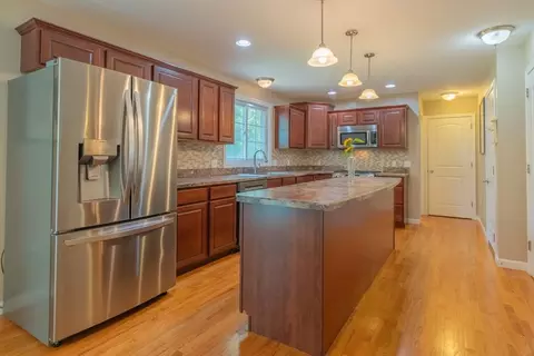 247 Cabinet St, Springfield, MA 01129 photo 8