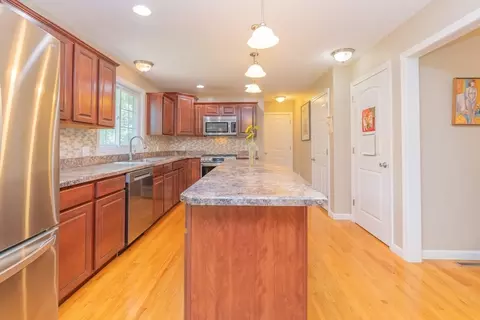 247 Cabinet St, Springfield, MA 01129 photo 9