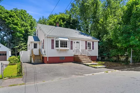 13 Lawrence St, Salem, MA 01970