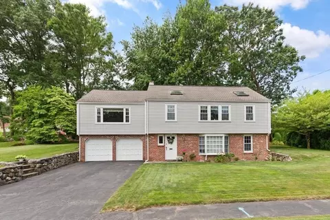 53 Locksley Rd, Lynnfield, MA 01940
