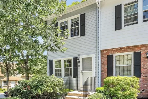 32 Mountainshire Dr #32, Worcester, MA 01606