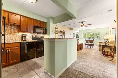 4975 Washington St #411, West Roxbury, MA 02132