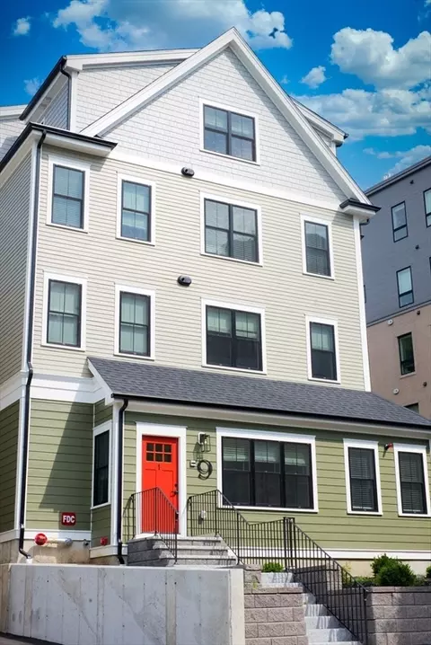 9 Everett St, Boston, MA 02134