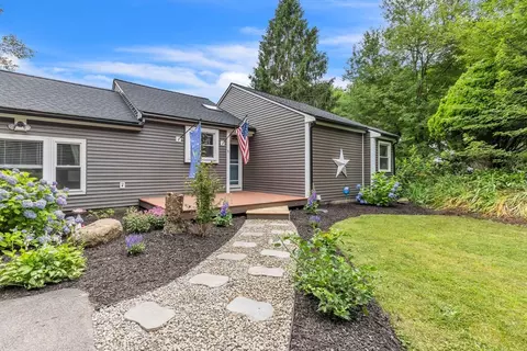 5 Summer Hill Rd, Medway, MA 02053
