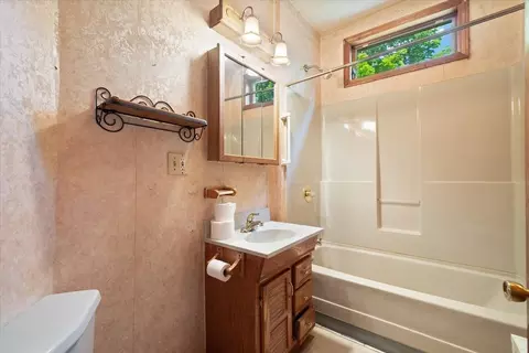 Bath - 29 Bedford Ave, Worcester, MA 01604 photo 1 of 1
