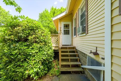 Exterior - 29 Bedford Ave, Worcester, MA 01604 photo 3 of 7