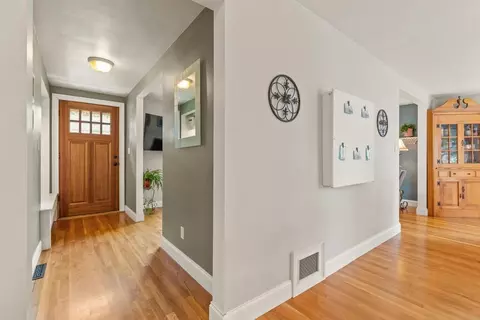 Entry Way - 36 Oak St, Stoneham, MA 02180 photo 1 of 3