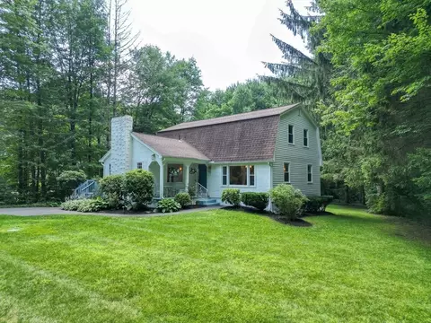 11 Sherwood Dr, Belchertown, MA 01007