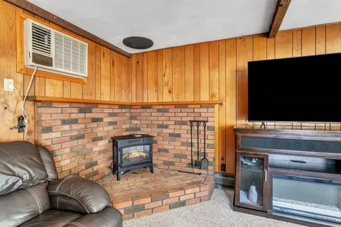 48 Baltic Ave, Chicopee, MA 01020 photo 9