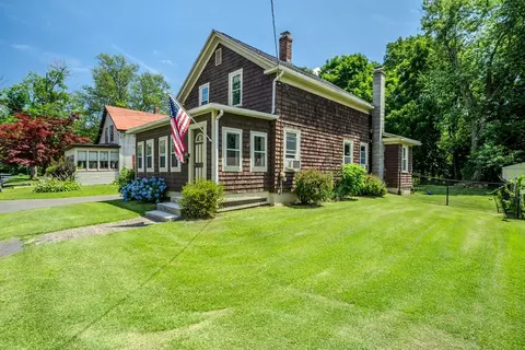 82 Ferry St, Easthampton, MA 01027 photo 2