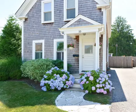 10 Hamilton St #10, Plymouth, MA 02360