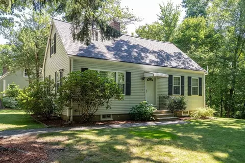 4 Doris Rd, Bedford, MA 01730