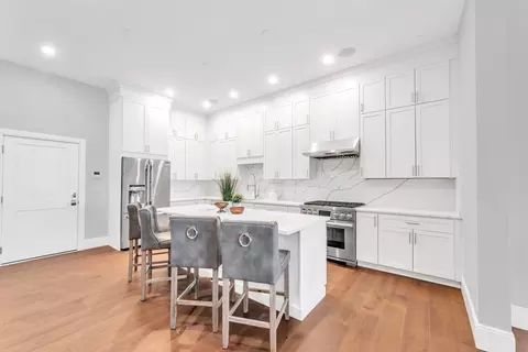 480 W Broadway #403, Boston, MA 02127