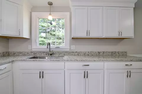 60 Murphy Ln, Chicopee, MA 01020 photo 11